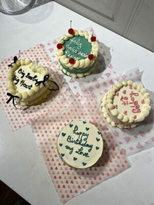 Bento Cake Personnalisé – Format Unique 4 à 5 Parts