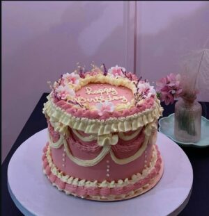 Vintage Cake / Layer Cake / Drip Cake